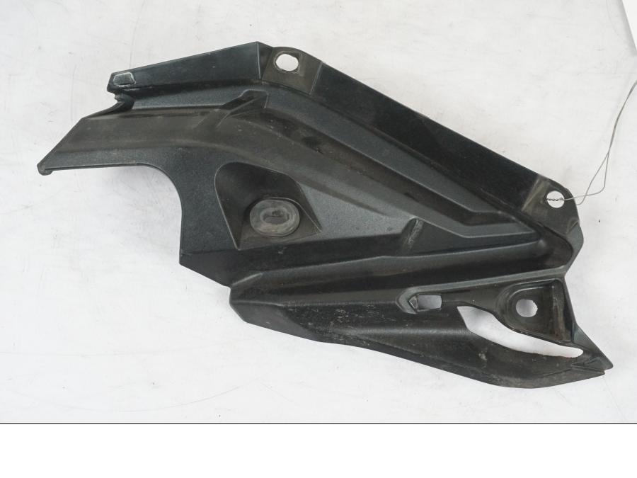 Framsidan på Sidkåpa från en Kawasaki Z 900 -2019 motorcykel.