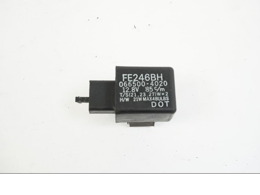 Framsidan på Blinkersrelä från en Yamaha XVS 1100 -2004 motorcykel.