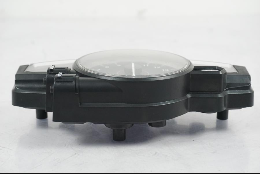 Baksidan på Instrumentpanel från en Yamaha YZF 1000 R1 -2007 motorcykel.