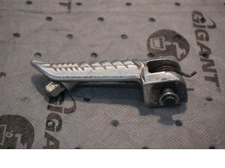 Framsidan på Fotpinne från en Suzuki GSX-R 1000 -2008 motorcykel.