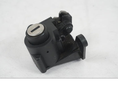 Extrabild3 på <p>Låssats från BMW R 1200 RT 2011.</p>

<p>2st nycklar och 1st plastnyckel, tändningslås, förvaringfackslås, sadellås och tanklock.</p> motorcykel.