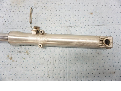 Vänster sida på Gaffelben från en Kawasaki EN 500 -1999 motorcykel.