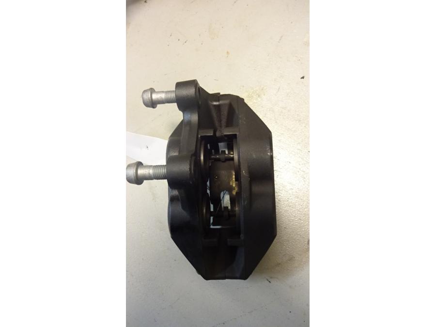 Höger sida på Bromsok från en BMW F 800 GT -2015 motorcykel.