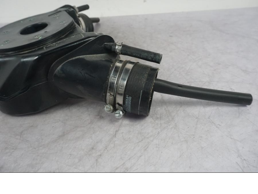 Baksidan på Bensintank från en KTM 1290 Super Adventure S -2022 motorcykel.