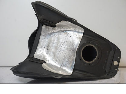 Extrabild6 på <p>Bensintank från Yamaha XT 660 X 2008.</p>

<p>Bucklig, ytrost och lackskador se bilder.</p> motorcykel.