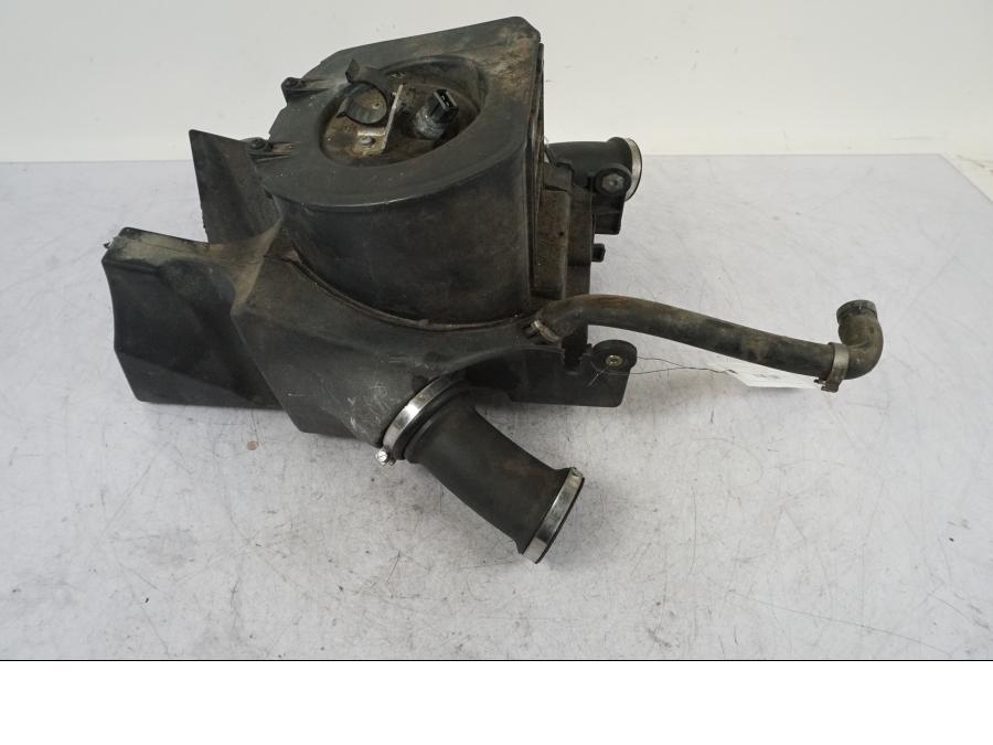 Höger sida på Luftburk från en BMW R 850 R -2004 motorcykel.