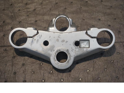 Framsidan på Gaffelkrona från en Honda NSR 125 -1998 motorcykel.