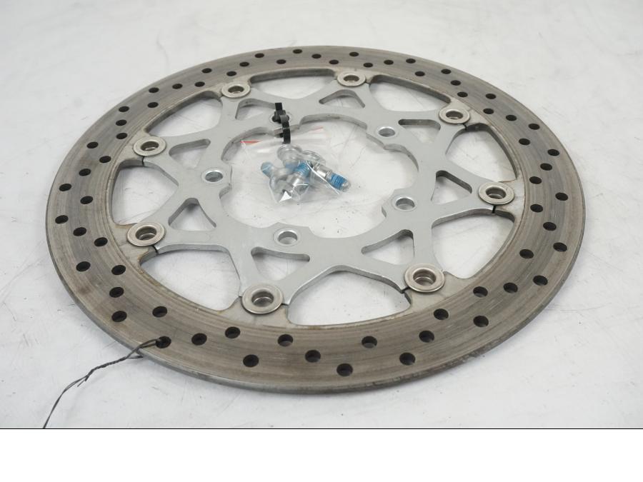 Snett uppifrån på Bromsskiva från en Suzuki VZR 1800 -2009 motorcykel.