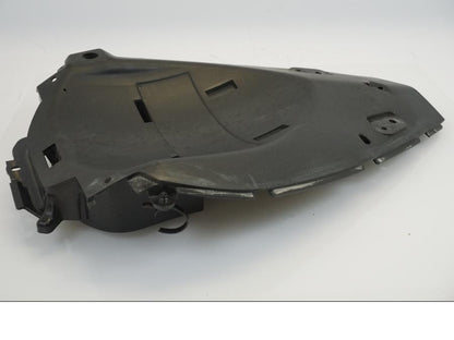 Snett uppifrån på Undertail från en Kawasaki ER-6N -2009 motorcykel.