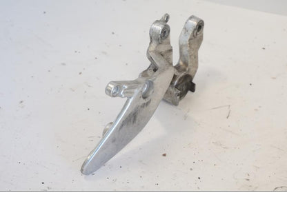 Snett uppifrån på Fotpinnefäste från en Yamaha YZF 1000 R -1997 motorcykel.