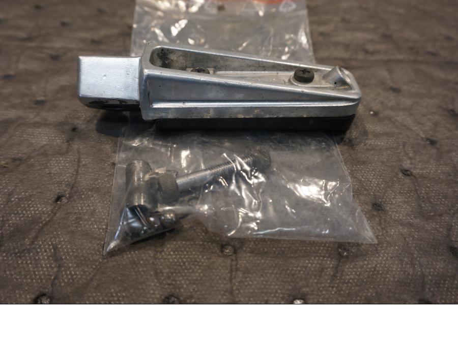 Baksidan på Fotpinne från en Yamaha FJR 1300 -2004 motorcykel.