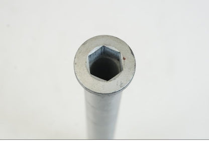 Snett uppifrån på Axel från en Aprilia Tuono V4R -2011 motorcykel.