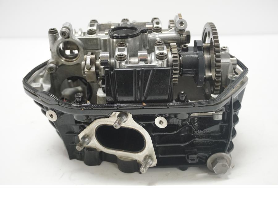 Baksidan på Topplock från en BMW R 1250 GS -2019 motorcykel.