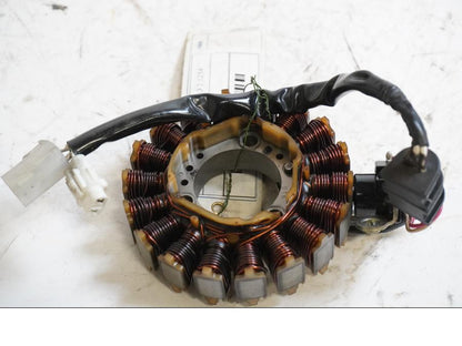 Framsidan på Generator från en Yamaha YZF-R 125 -2010 motorcykel.