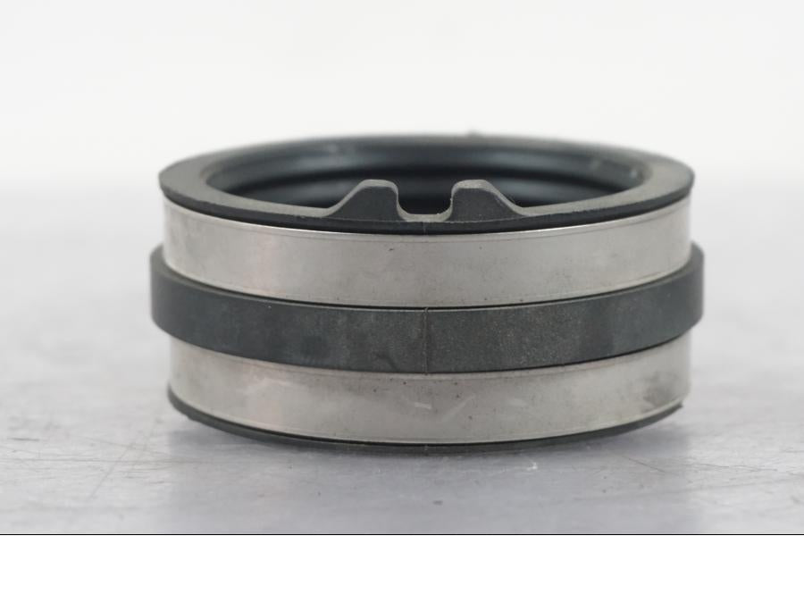 Baksidan på Insug från en KTM 690 Duke -2015 motorcykel.