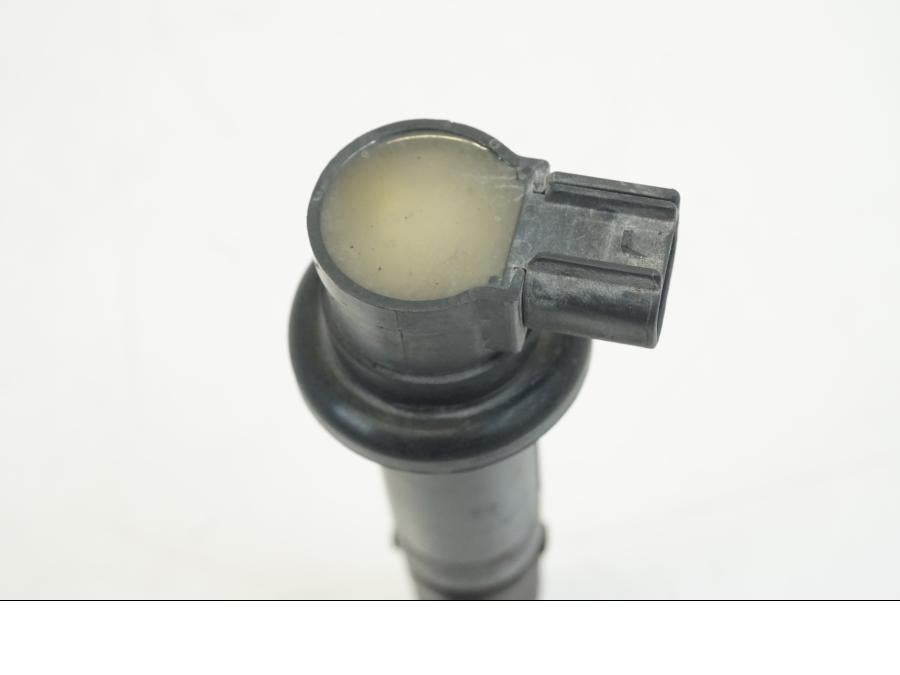 Höger sida på Tändspole från en Yamaha YZF 1000 R1 -2004 motorcykel.