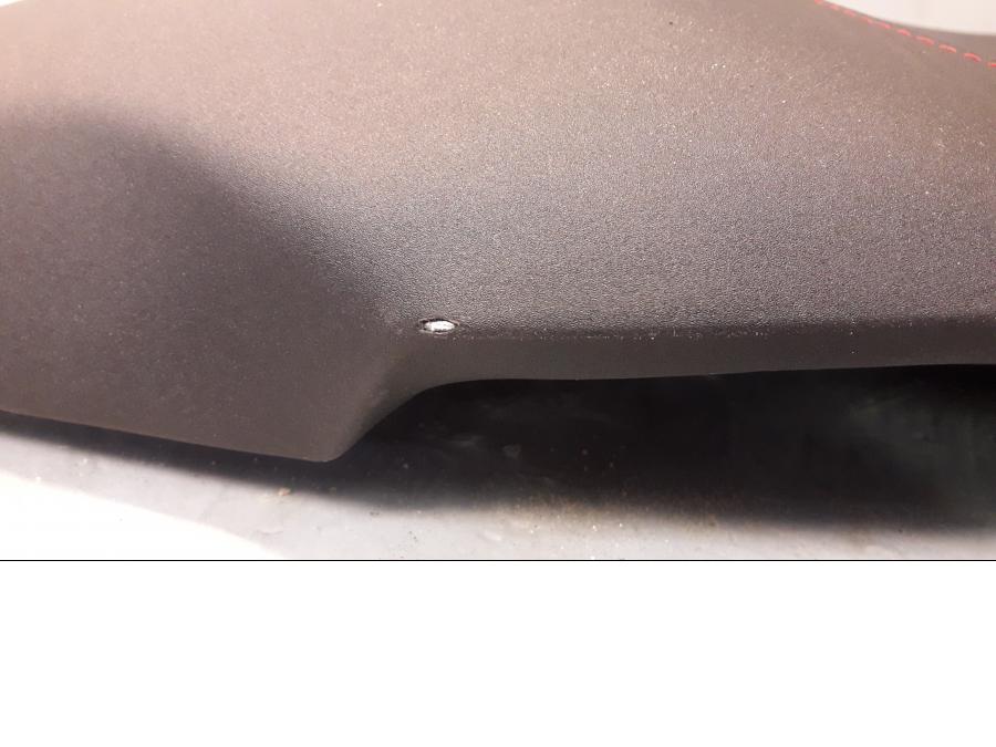 Höger sida på Sadel från en Ducati Supersport 939 -2018 motorcykel.