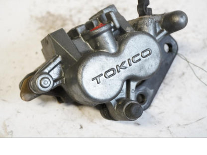 Framsidan på Bromsok från en Kawasaki ZR-7 -2002 motorcykel.