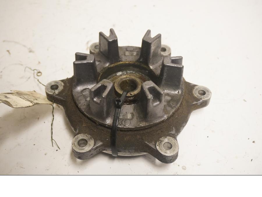 Framsidan på Drevfäste från en Honda NX 250 -1990 motorcykel.