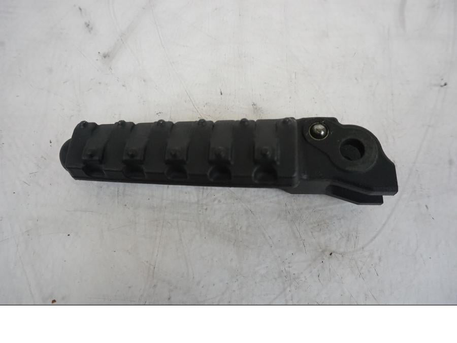 Snett uppifrån på Fotpinne från en KTM 1290 Super Duke -2019 motorcykel.