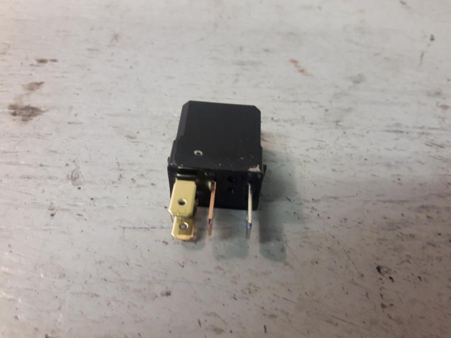 Framsidan på Relä från en Yamaha MT 125 -2017 motorcykel.