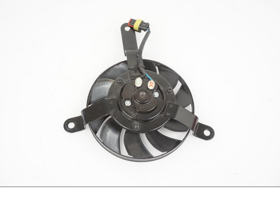 Framsidan på Vattenkylfläkt från en Ducati 848 EVO -2012 motorcykel.