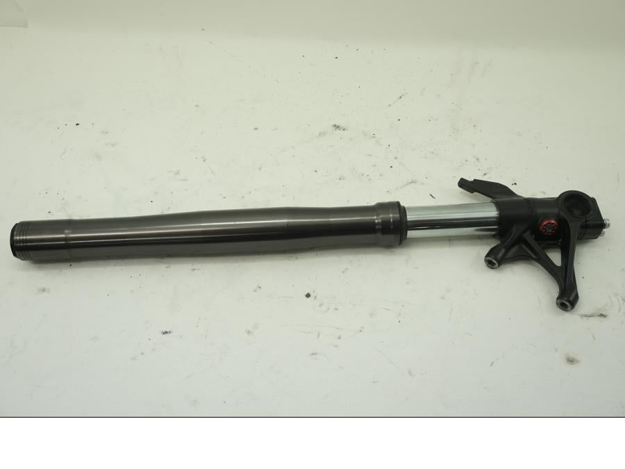 Framsidan på Gaffelben från en Ducati 899 Panigale -2015 motorcykel.