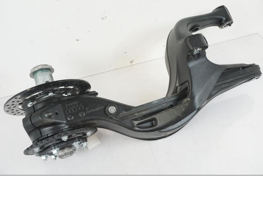 Extrabild5 på Sving från en KTM 1290 Super Duke R EVO -2023 motorcykel.