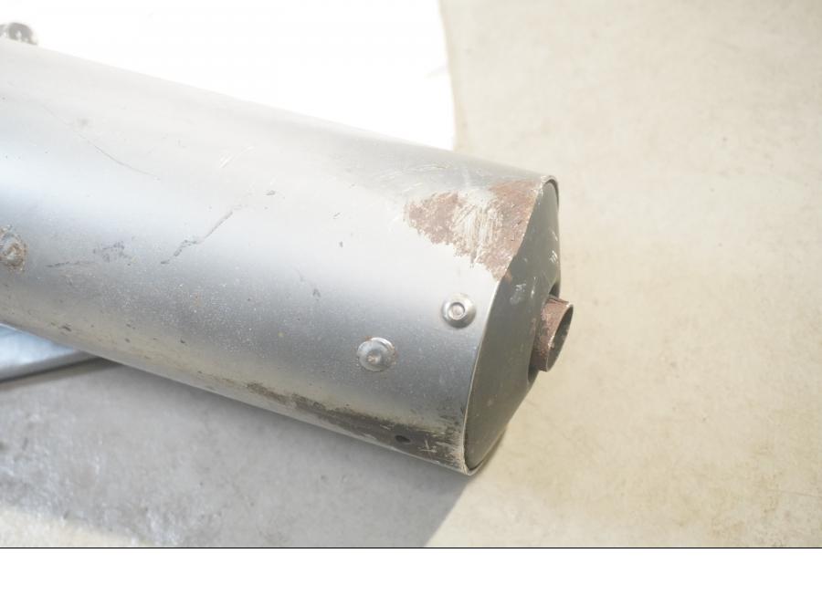 Baksidan på Ljuddämpare från en Kawasaki GPX 600 -1994 motorcykel.