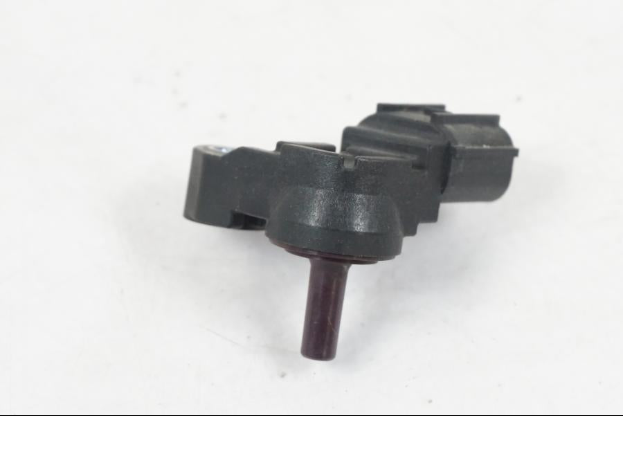 Baksidan på Mapsensor från en Kawasaki ER-6F -2010 motorcykel.