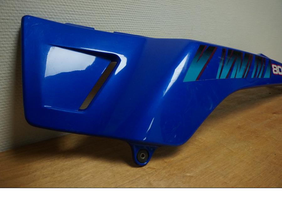 Baksidan på Bakvinge från en Suzuki DR 800 S -1995 motorcykel.