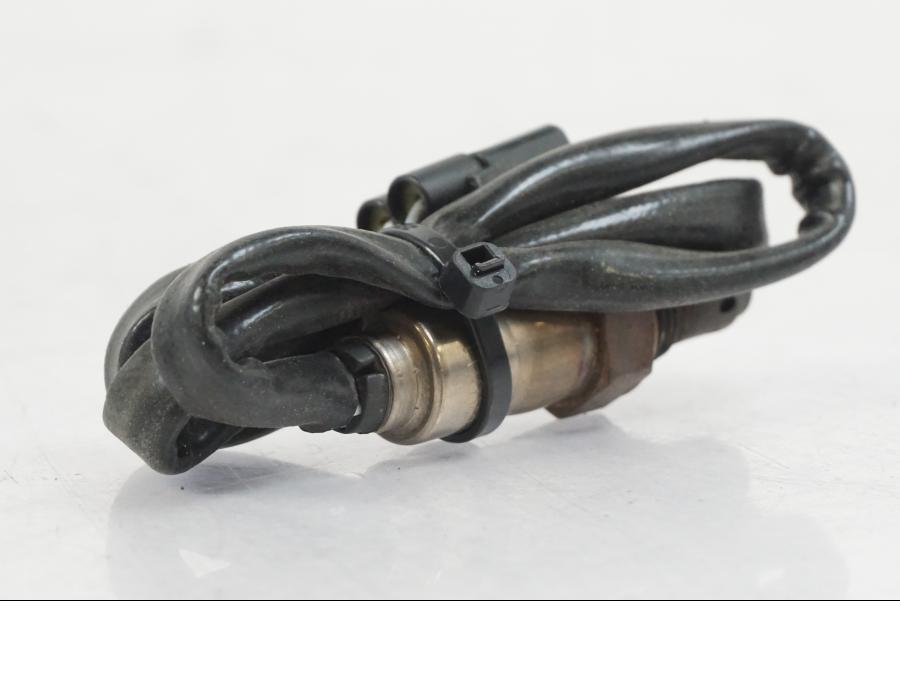 Snett uppifrån på Lambdasond från en KTM 1290 Super Duke R -2022 motorcykel.