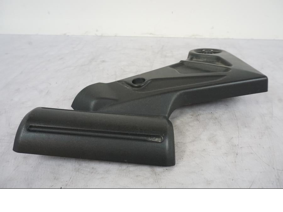 Vänster sida på Ramskydd från en Kawasaki Versys 650 -2014 motorcykel.