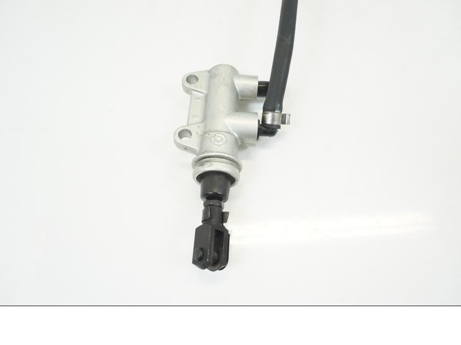 Vänster sida på Bromshuvudcylinder från en BMW S 1000 XR -2019 motorcykel.