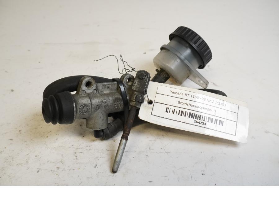 Framsidan på Bromshuvudcylinder från en Yamaha BT 1100 -2002 motorcykel.