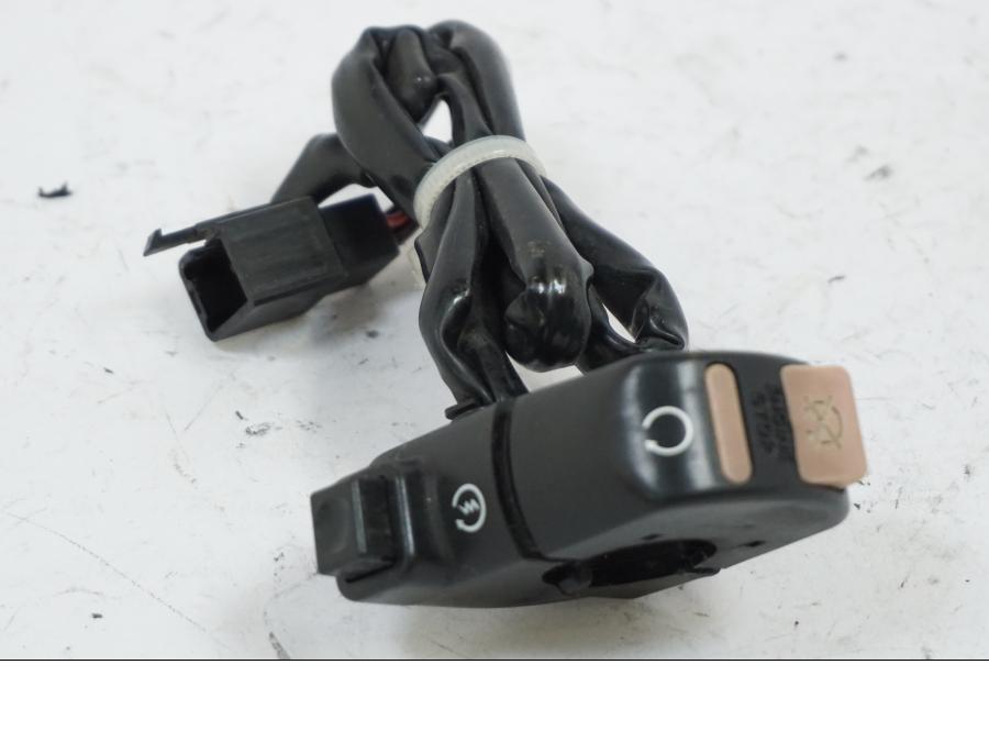 Baksidan på Styrelreglage från en Honda XL 125 R -1998 motorcykel.