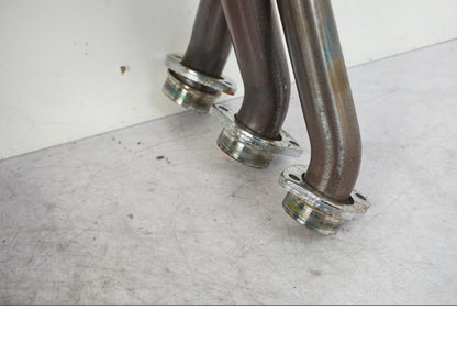 Vänster sida på Avgassystem från en Yamaha MT-09 -2024 motorcykel.