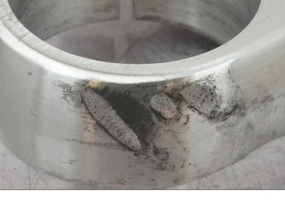 Baksidan på Gaffelkrona från en Suzuki VZ 800 -2000 motorcykel.