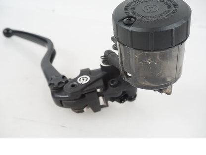 Snett uppifrån på Bromshuvudcylinder från en H-D Adventure Pan America Special RA1250S -2021 motorcykel.