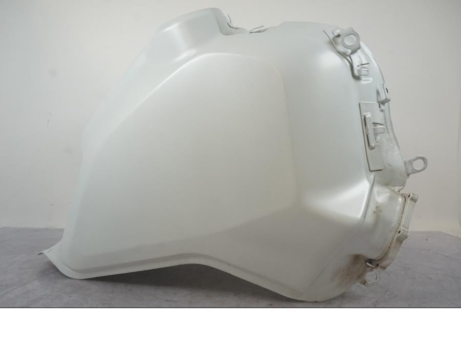 Baksidan på Bensintank från en Ducati Desert X -2023 motorcykel.