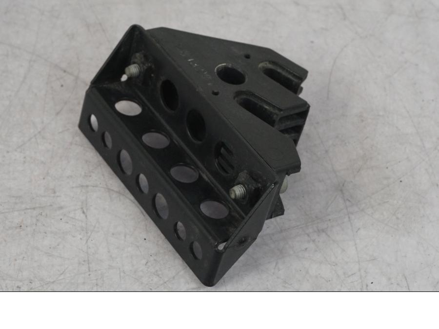 Baksidan på Sadelfäste från en BMW R 1100 GS -1998 motorcykel.