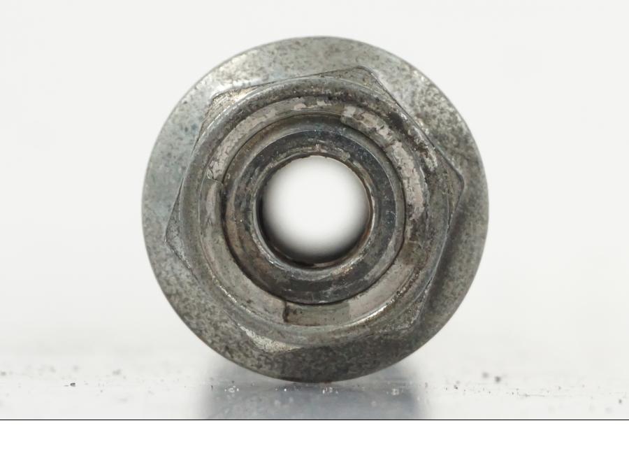 Snett uppifrån på Axel från en Suzuki SV 650 S -2005 motorcykel.