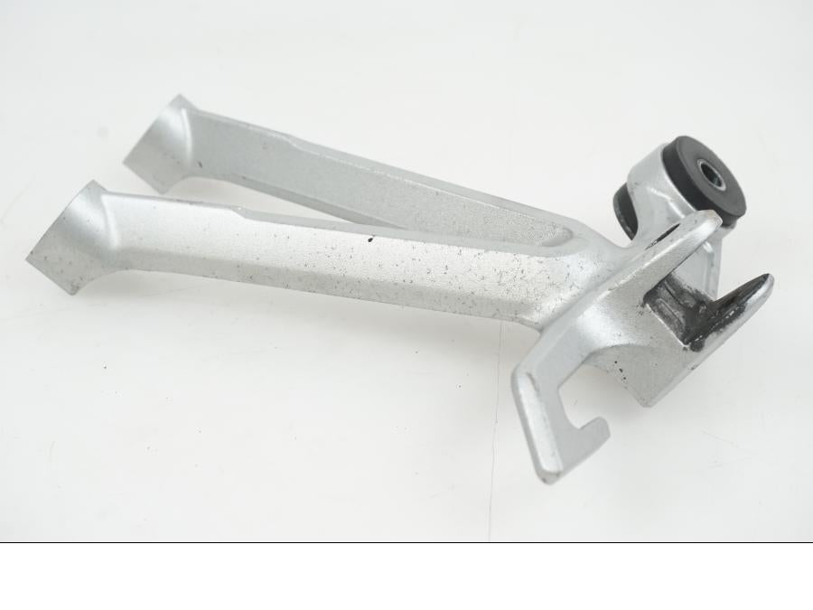 Snett nerifrån på Fotpinnefäste från en Suzuki GSX-R 1000 -2007 motorcykel.