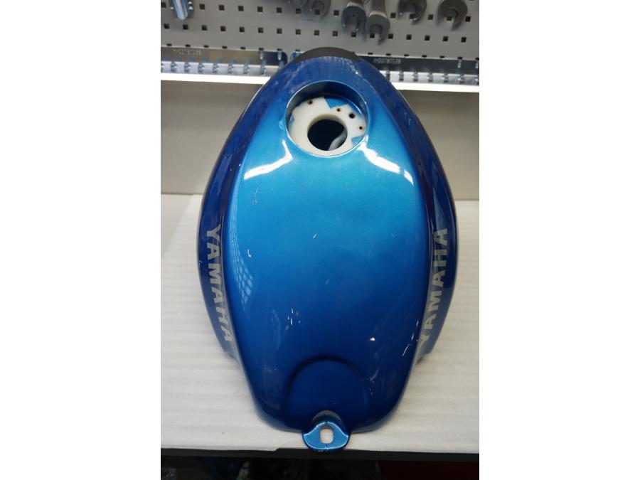 Höger sida på Bensintank från en Yamaha Alla -1997 motorcykel.