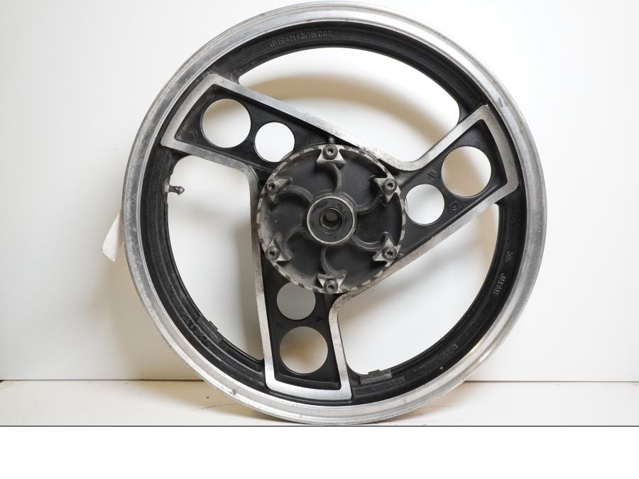 Framsidan på Fälg från en Yamaha XJ 900 -1983 motorcykel.