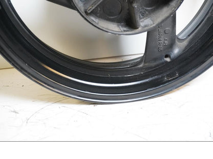 Höger sida på Fälg från en Yamaha FZ-S 600 -1998 motorcykel.