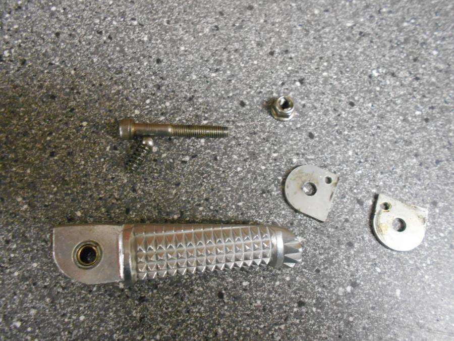 Framsidan på Fotpinne från en Yamaha YZF R6 -1999 motorcykel.