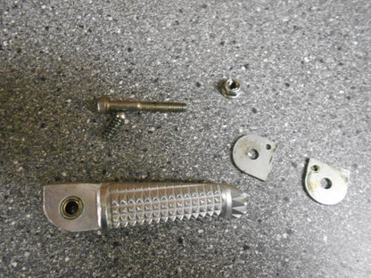 Framsidan på Fotpinne från en Yamaha YZF R6 -1999 motorcykel.