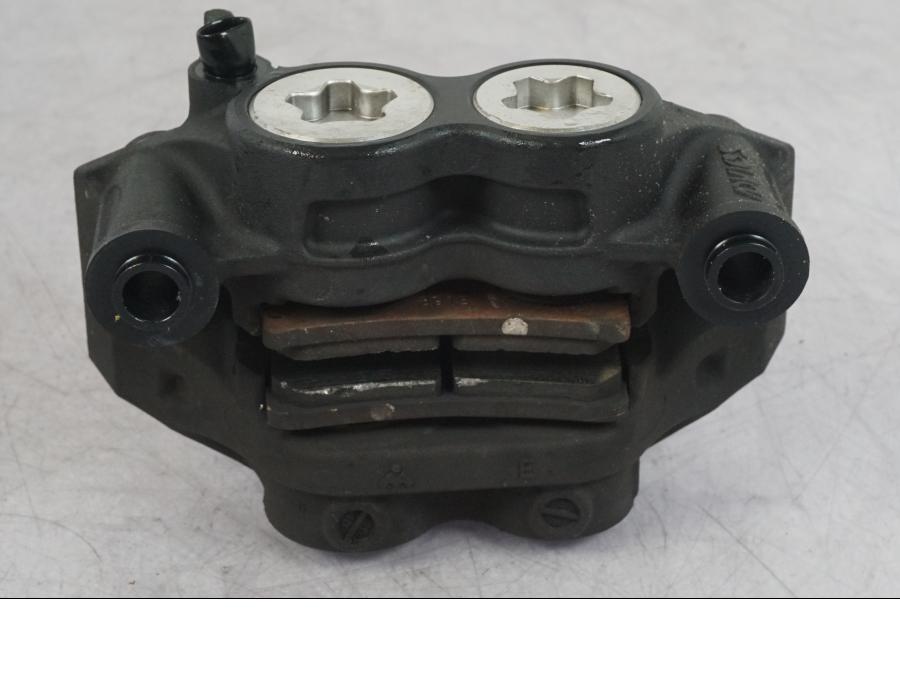 Snett uppifrån på Bromsok från en Yamaha MT-09 SP -2018 motorcykel.