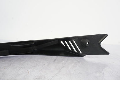 Vänster sida på Ramplast från en Kawasaki ER-6N -2012 motorcykel.